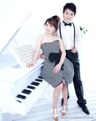 Illustration for article titled From Cute to Awkwardly Hilarious, These are China's Matching Couples